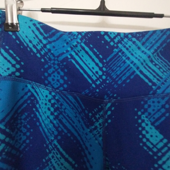 Athleta Blue And Teal Graphic Leggings with Tapered Design - Picture 4 of 10